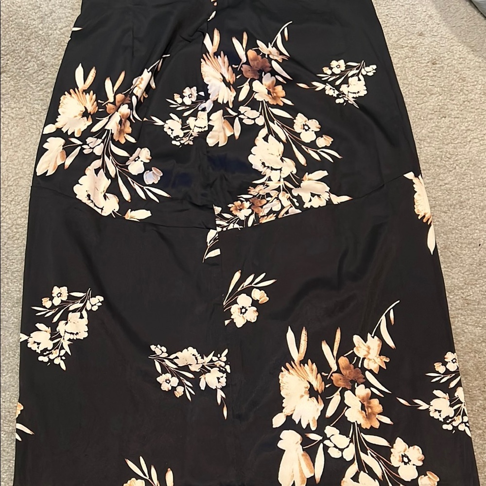Floral Black Skirt - FOREVER 21